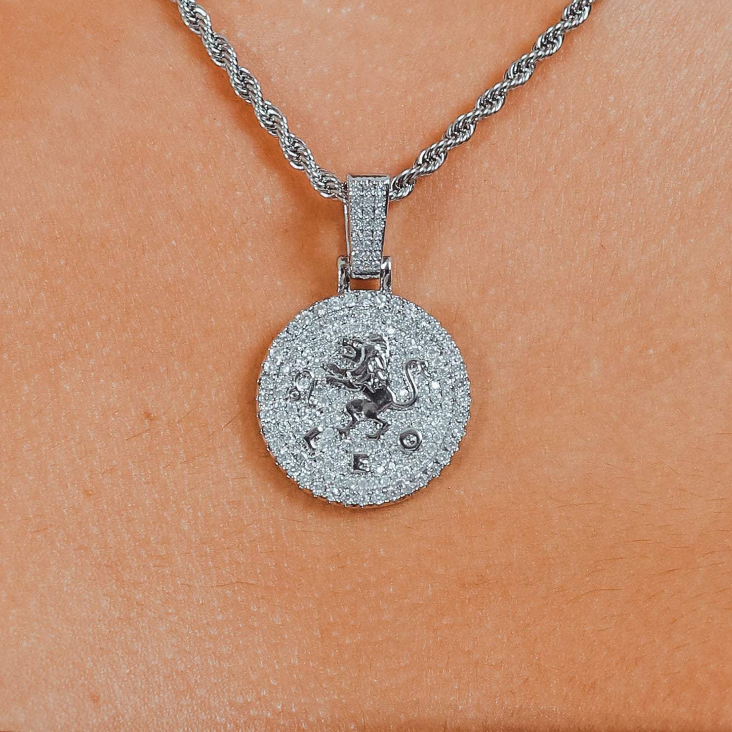 Leo Zodiac Pendant - White Gold - Cernucci